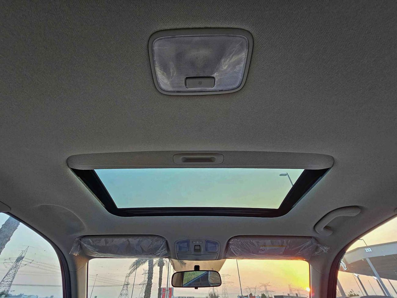 Kia Sonet DUAL TONE/ 1.5L V4/ SUNROOF/ PUSH START/ FULL OPTION (CODE# 68065)