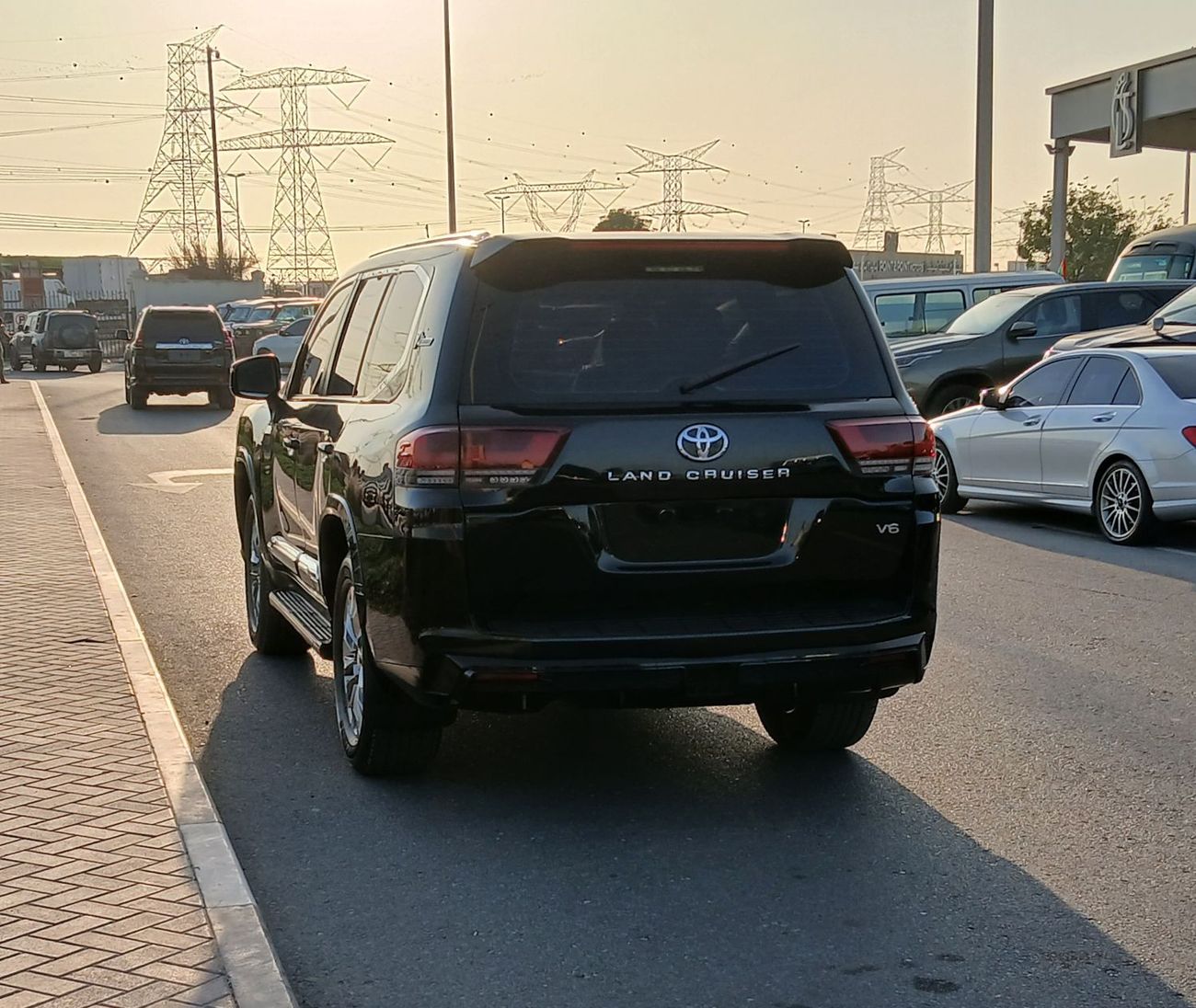 تويوتا لاند كروزر Toyota landcruise 2019Model 4.0 v6 petrol Engine Colour Black push start Transmission Automatic Inte