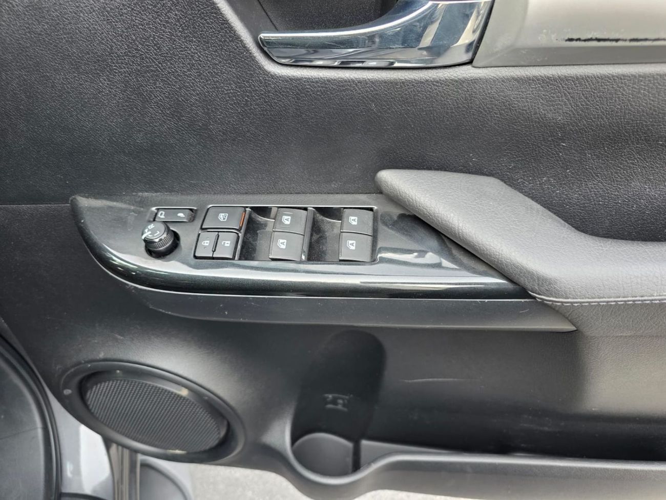 Toyota Hilux diesel 2.8 liter ,right hand drive ,auto transmission ,push start