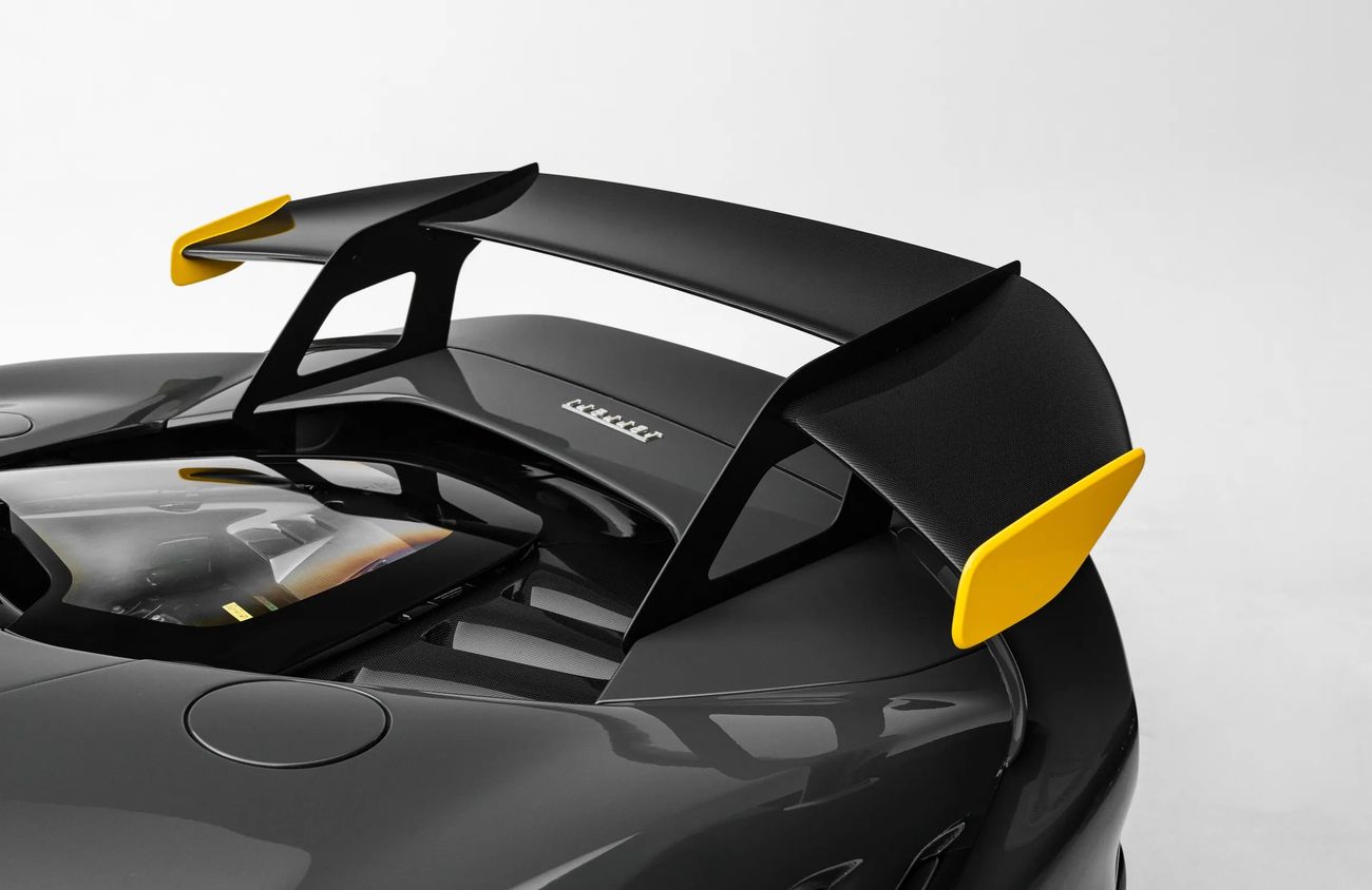 Ferrari SF90 STRADALE 4.0L Twin-Turbocharged V8 Engine + 3 electric motors