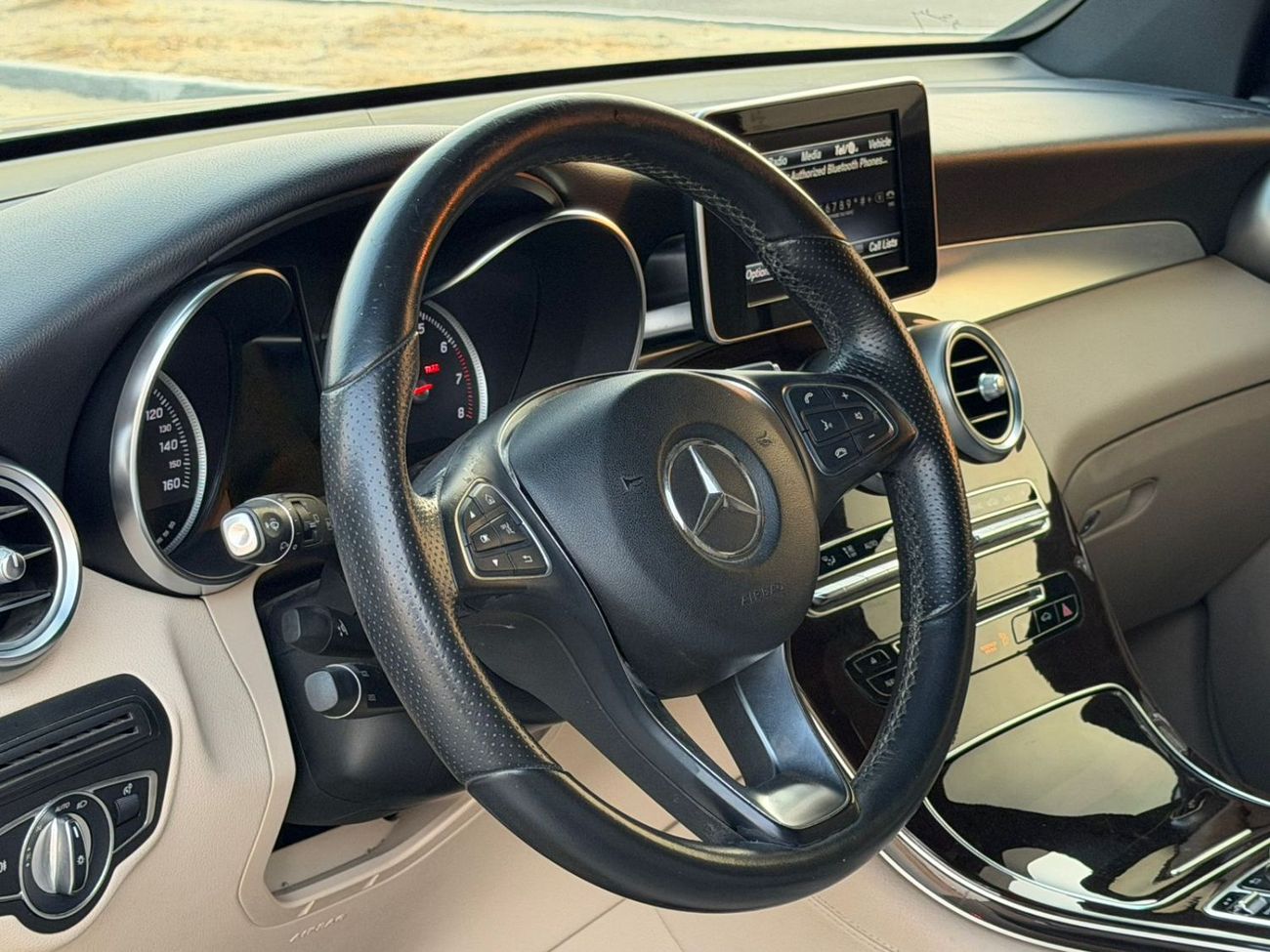 مرسيدس بنز GLC 300 Premium 2.0L