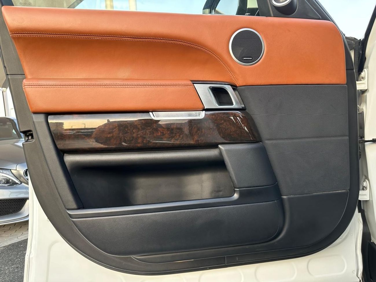 Land Rover Range Rover Range Rover SE_GCC_2015_Excellent Condition _Full option