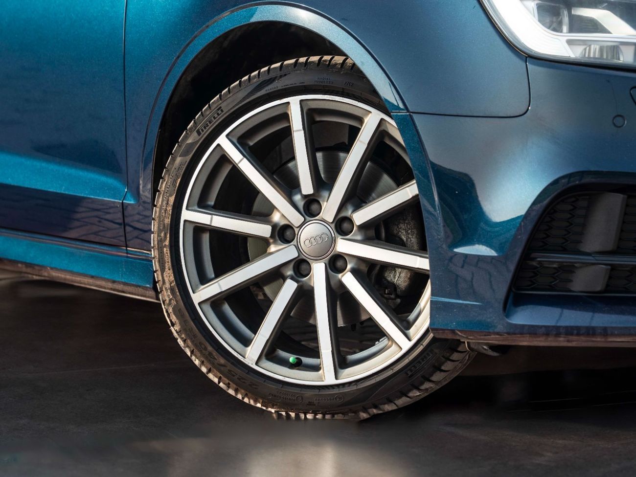 أودي A3 40 TFSI S-Line 1.8L