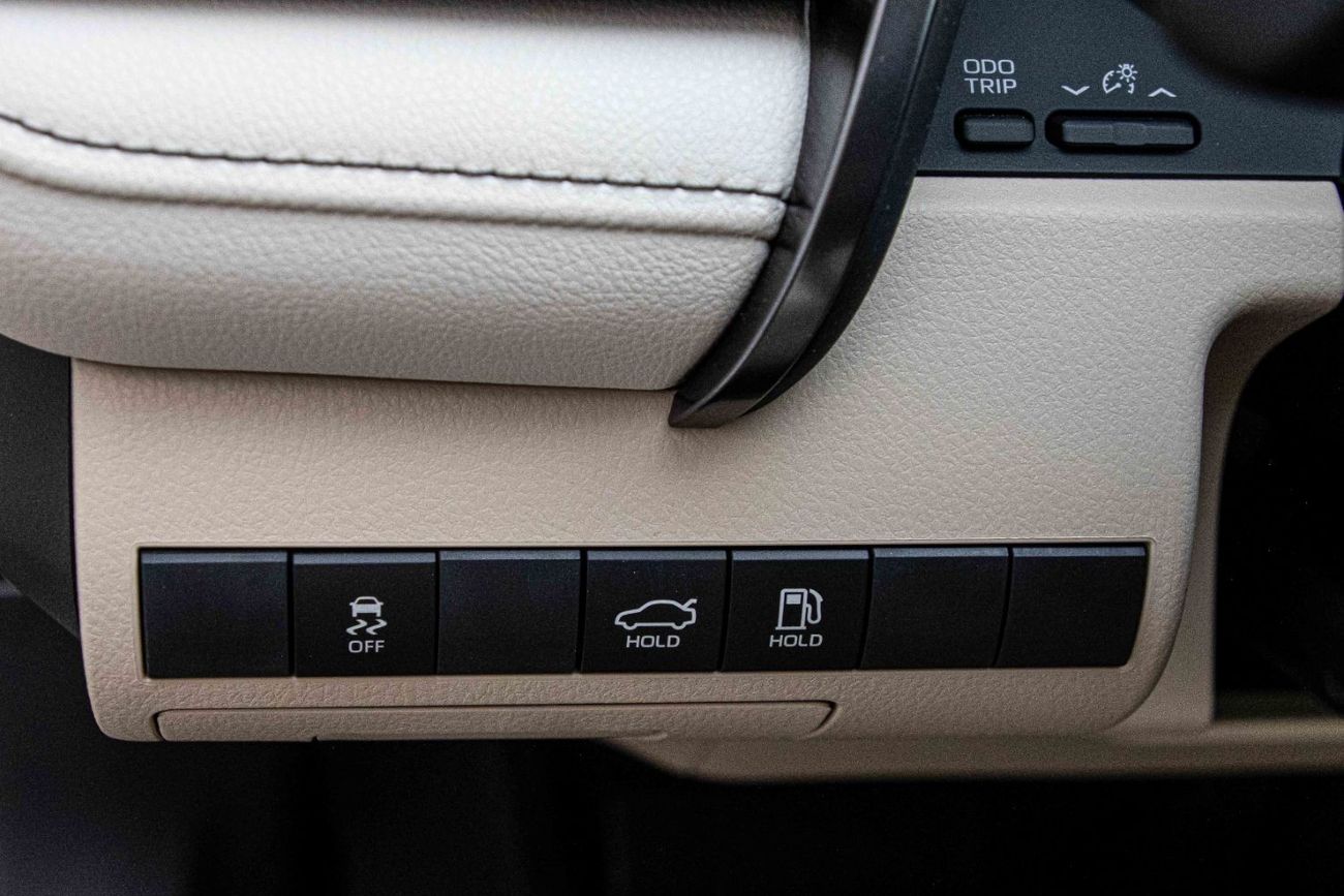 Toyota Camry 2023 Toyota Camry 2.5 LE - Precious Metal inside Beige