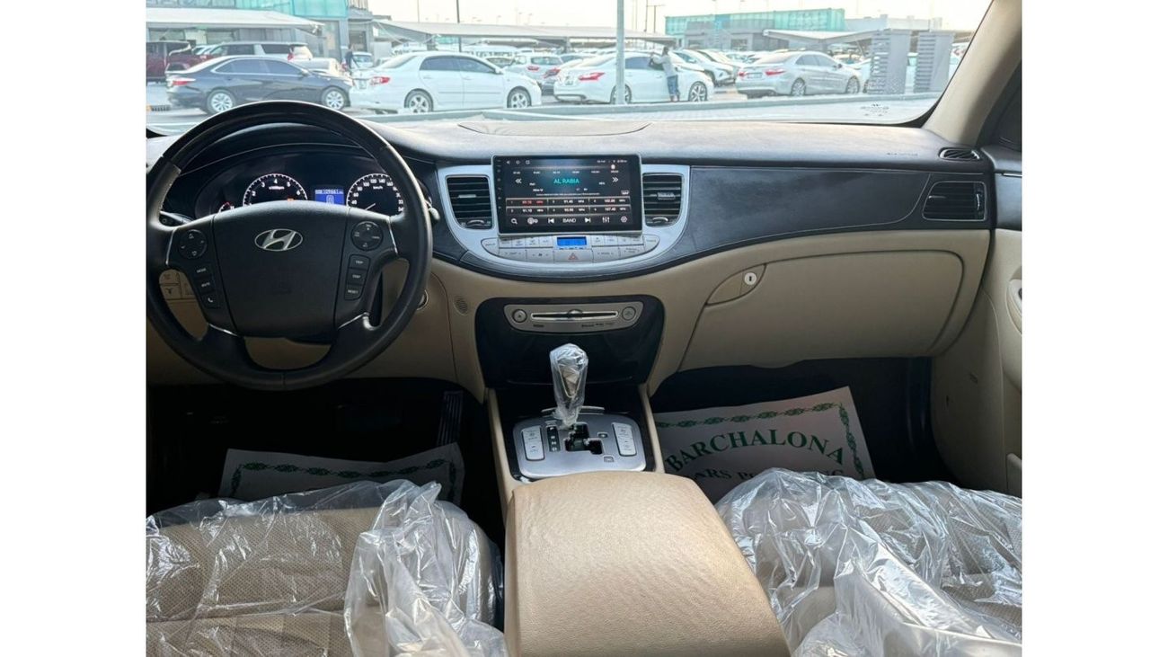 هيونداي جينيسس بحالة ممتازة من الداخل و الخارج