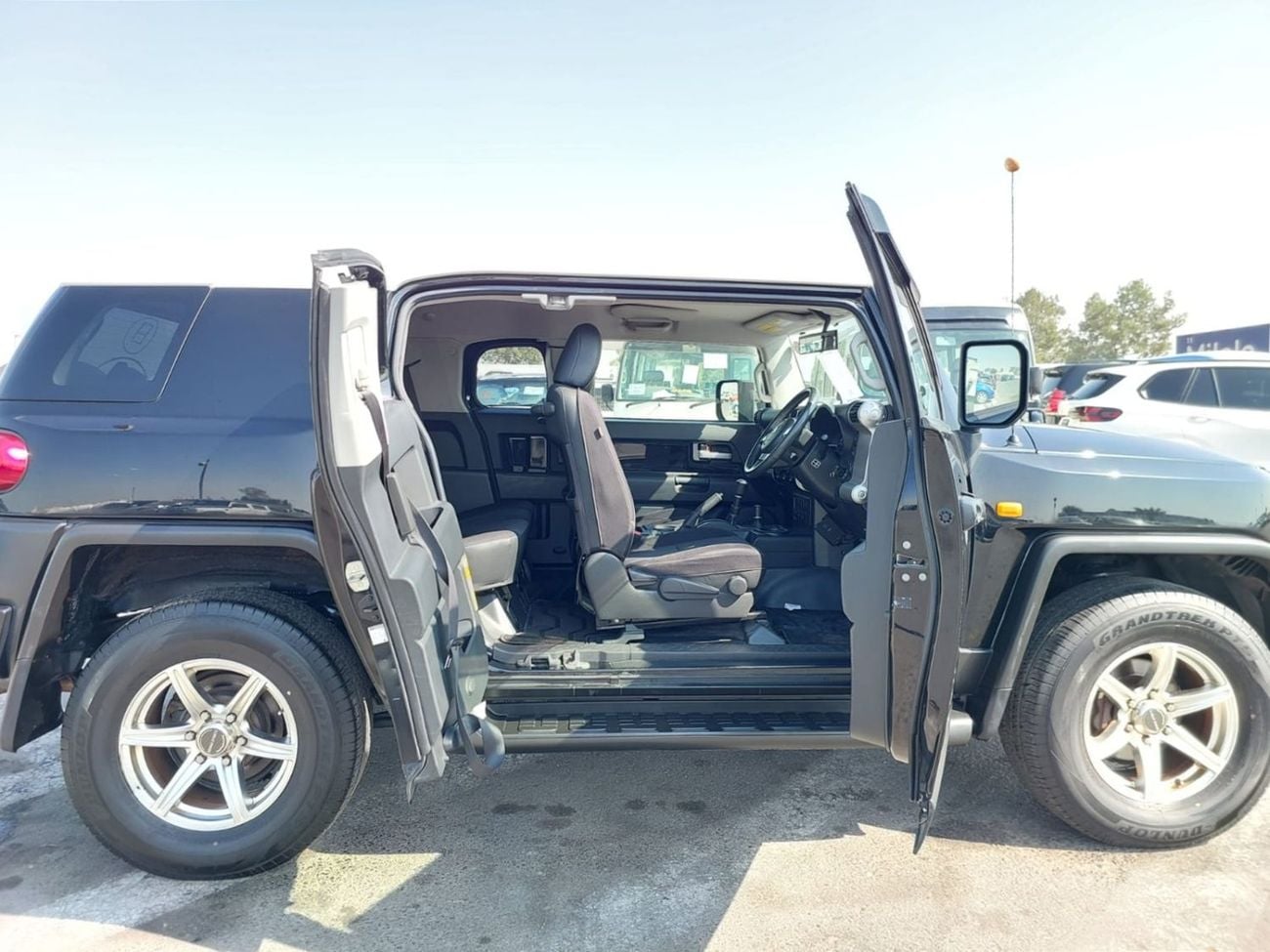 تويوتا إف جي كروزر (RAMADAN OFFER) TOYOTA FJ CRUISER SUV RHD 2013 MODEL 4.0 L PETROL AUTOMATIC(PM23149)