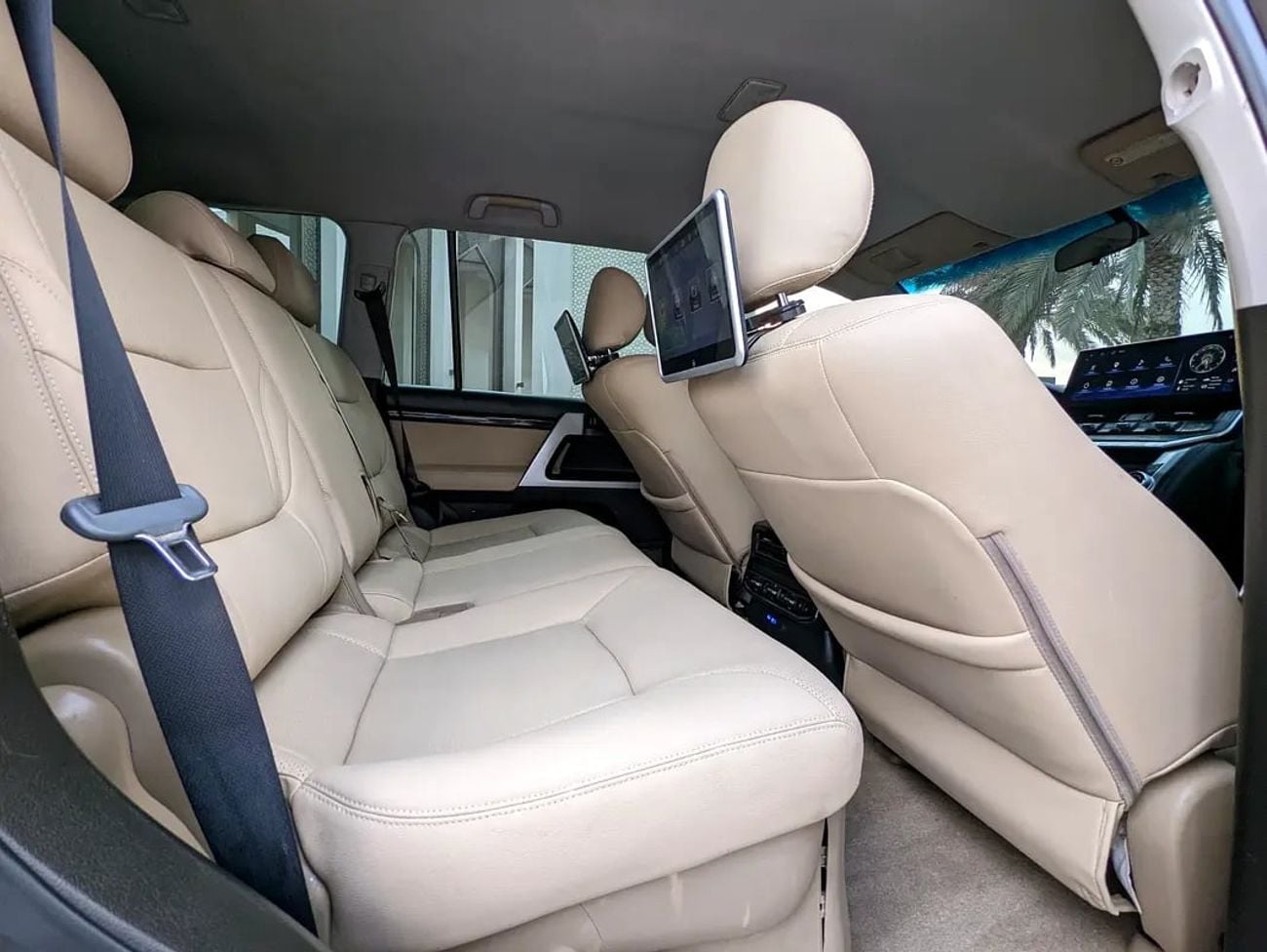 Toyota Land Cruiser GXR FACELIFTED WITH INTERIOR AND EXTERIOR GCC IN EXCELLENT CONDITION