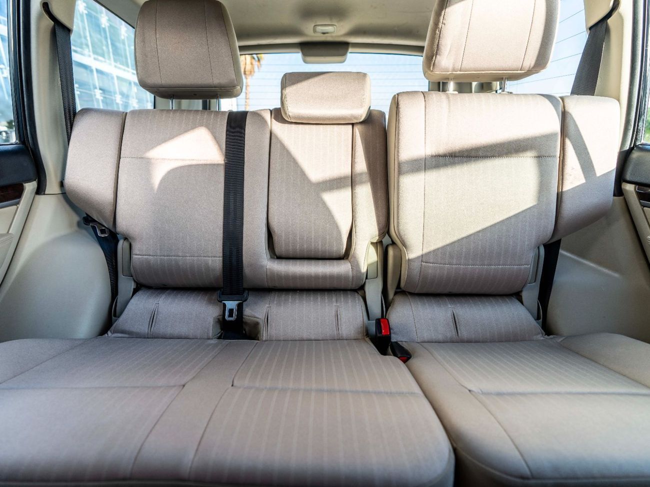 ميتسوبيشي باجيرو GLS Base 3.5L (7 Seater)