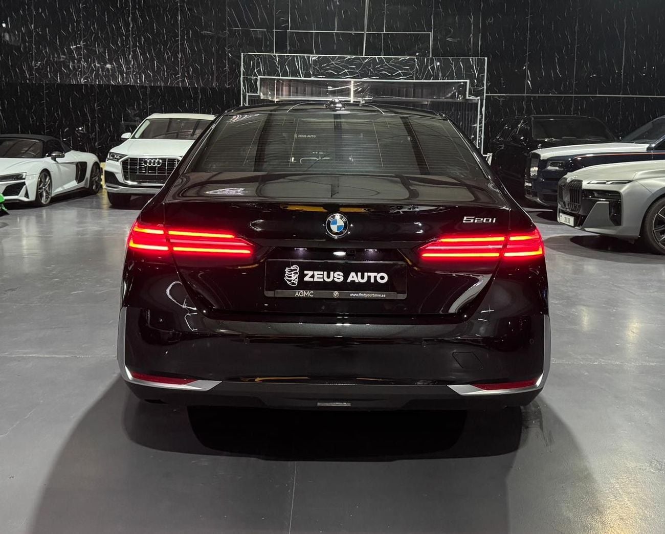 BMW 520i 2.0 L | GCC | Low Mileage | RWD