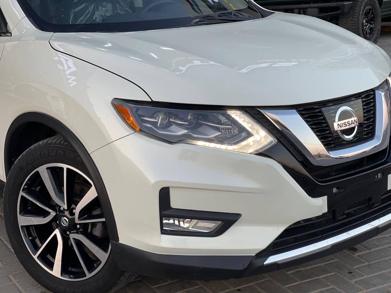 نيسان روج SL / AWD / 2.5 V4 / فتحة سقف بانورامية / كاميرا 360 درجة / رادار / نظام صوت BOSE