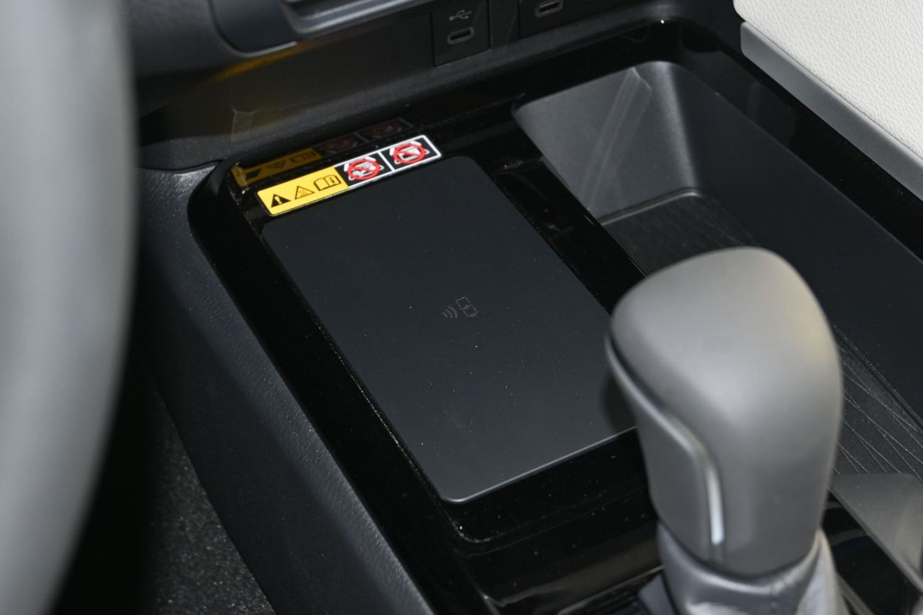 Toyota Camry Toyota Camry Limited 2.5L Hybrid, Model 2025, Color White