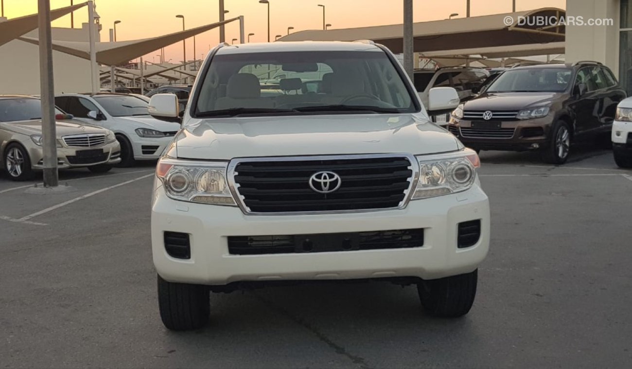 Toyota Land Cruiser Land cruiser model 2012 GCC car prefect condition cruise control Bluetooth navigation sensors radio