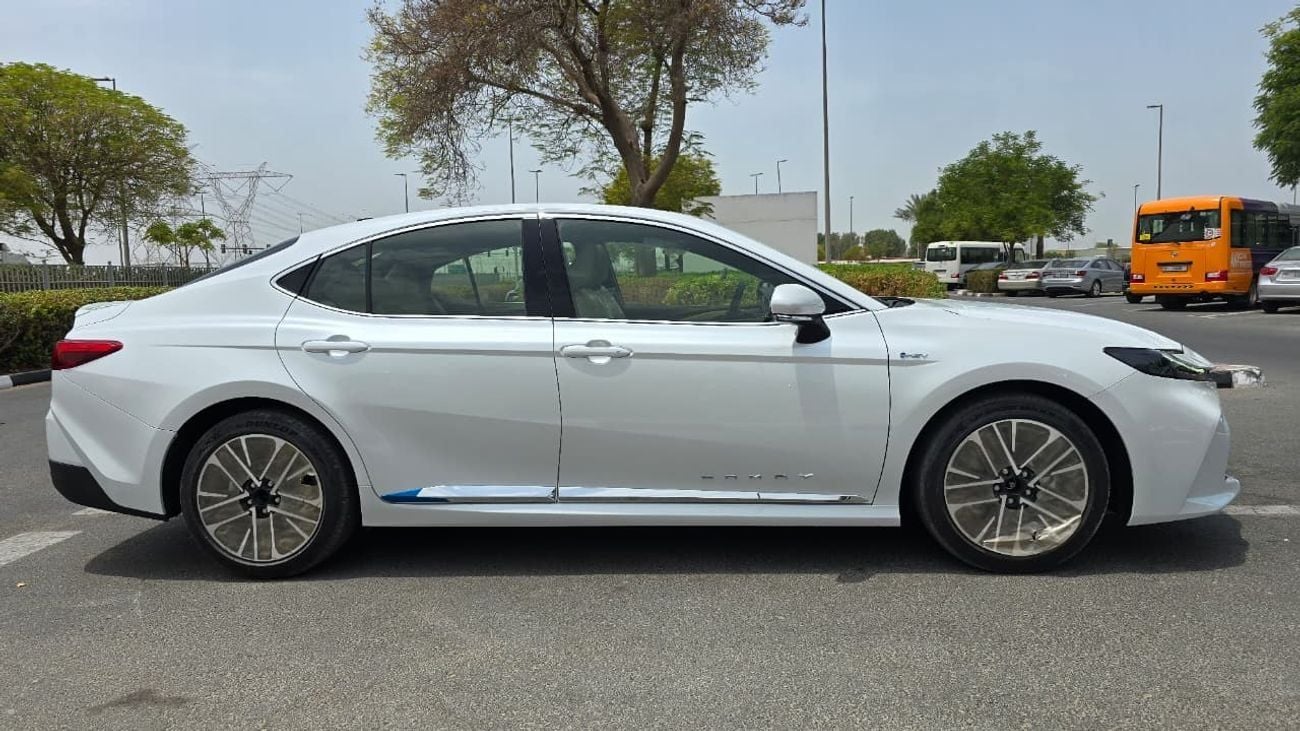 Toyota Camry XLE 2.5L Hybrid