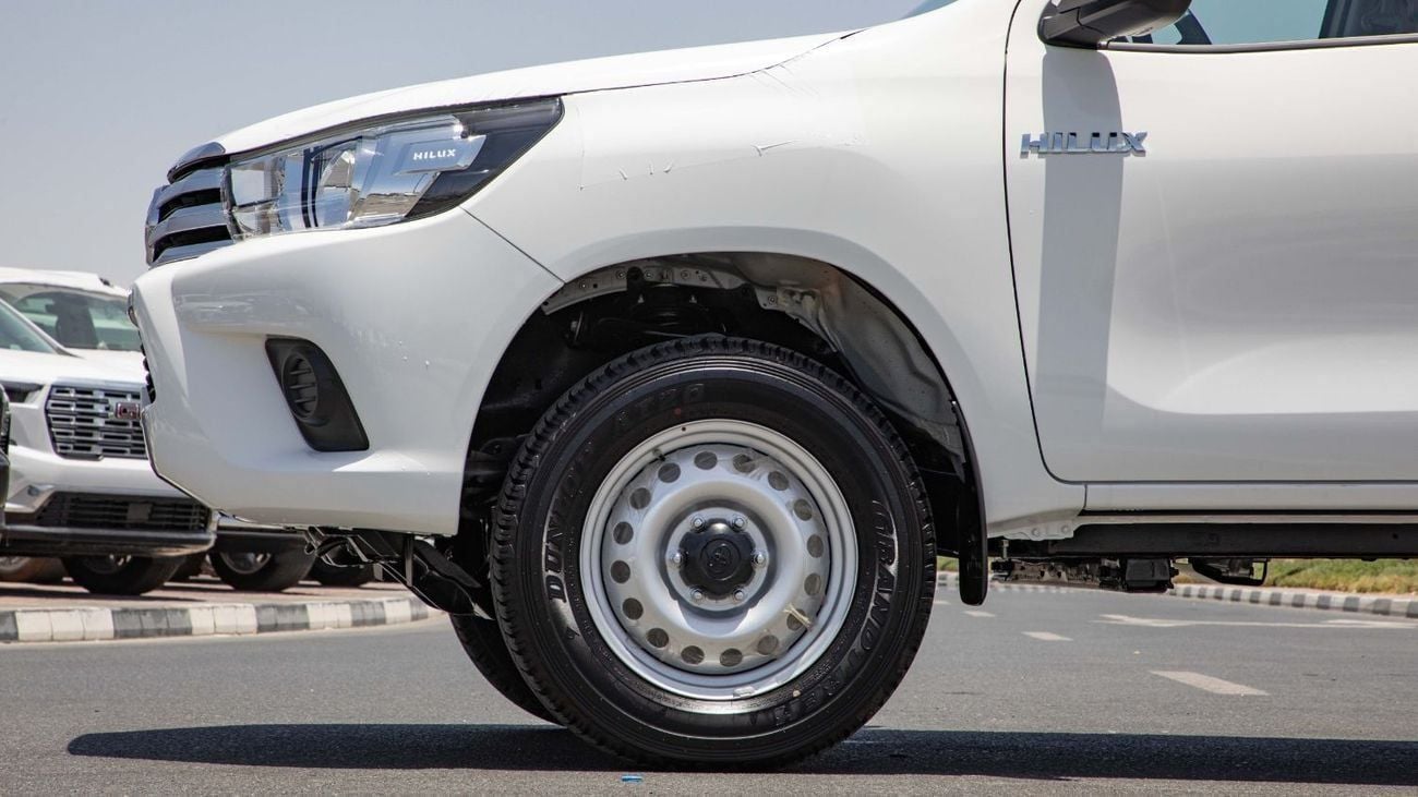 Toyota Hilux DLX 2.4L DIESEL BASIC A/T