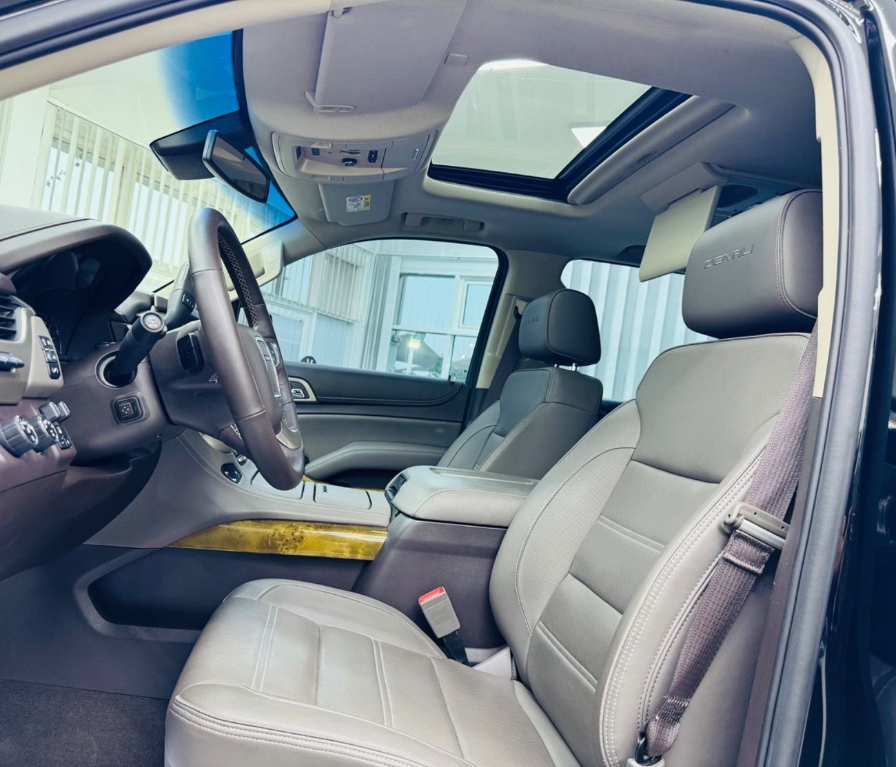 جي أم سي يوكون Denali 6.2L (9 Seater)