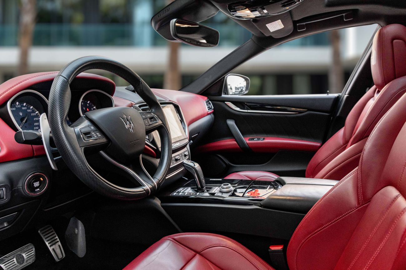 مازيراتي جيبلي Ghibli GranSport | 2,527 P.M | 0% Downpayment | Agency Warranty | Al Tayer Service History