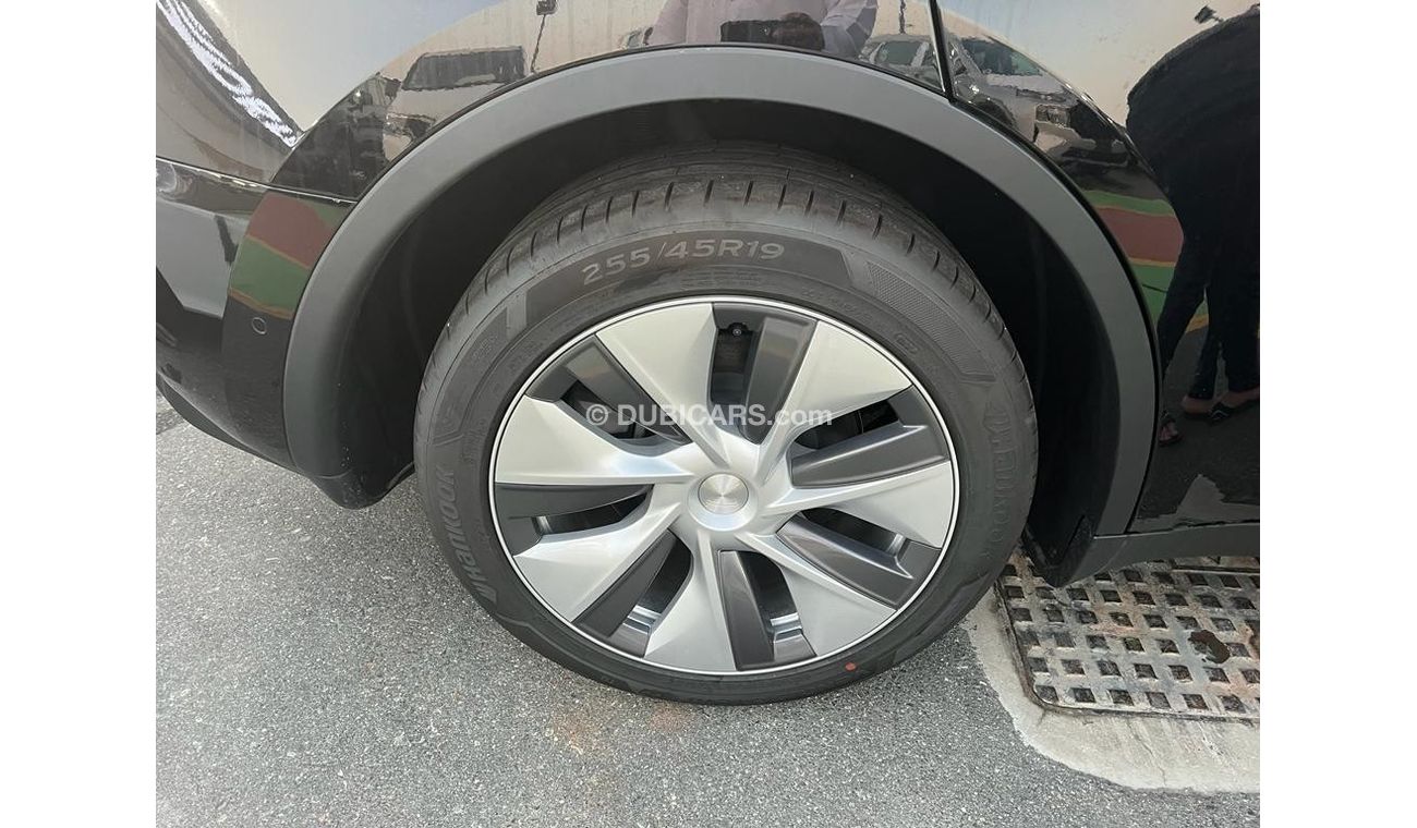 Tesla Model Y AWD LONG RANGE