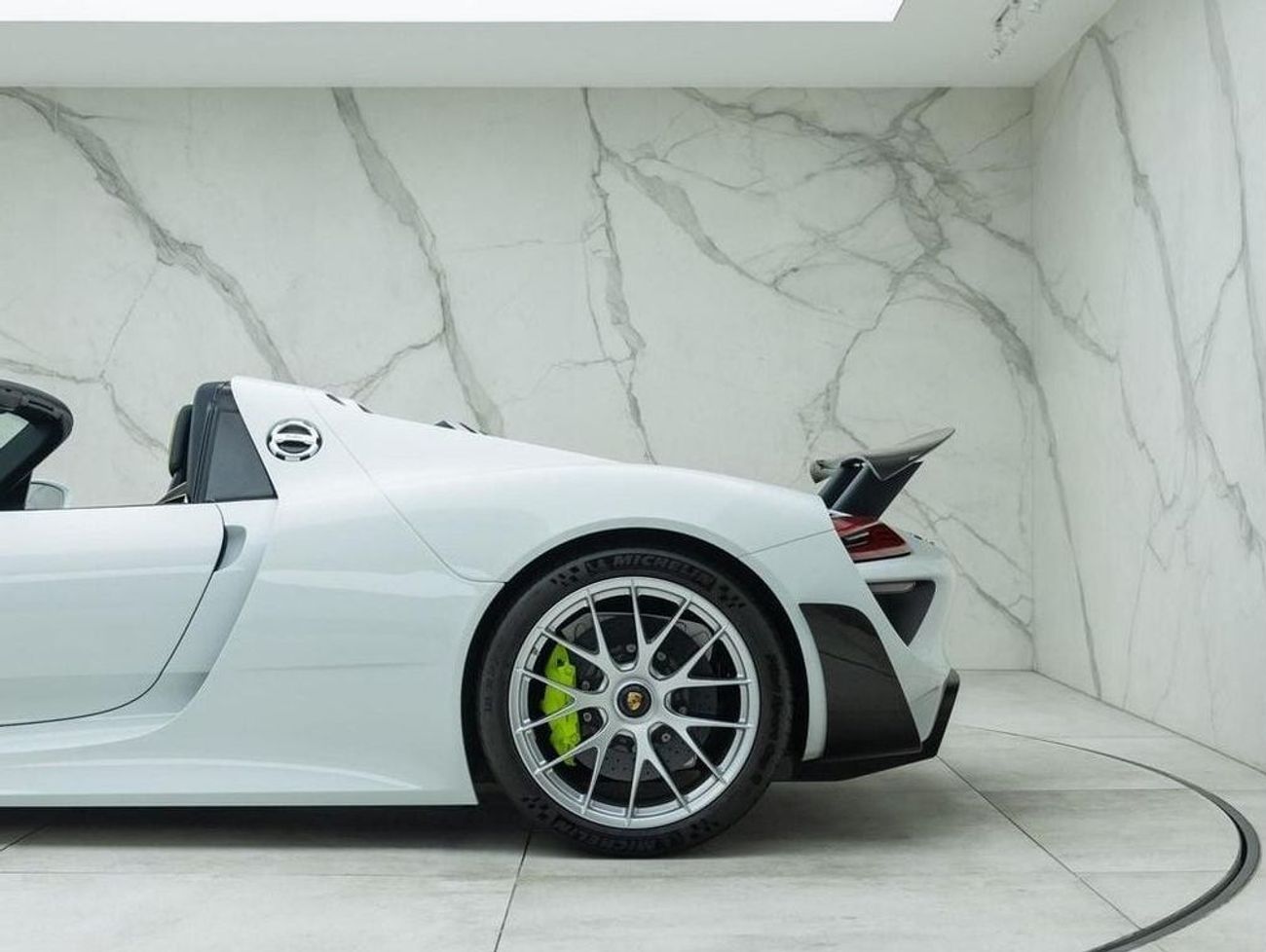 Porsche 918 Spyder 4.6 LEFT HAND DRIVE