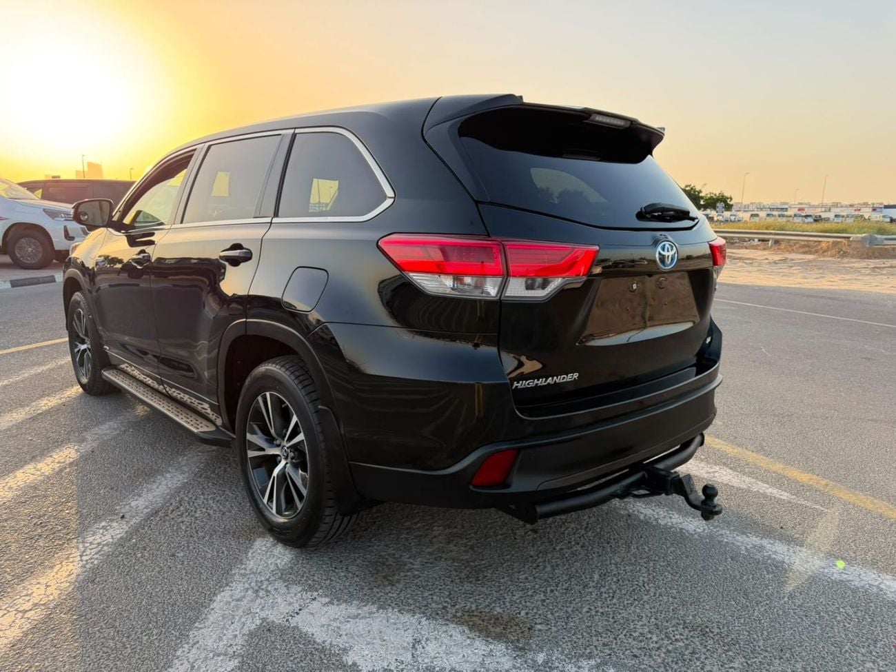 تويوتا هايلاندر 2017 Toyota Highlander Hybrid  -3.5L V6-AWD 4x4 - Leather seat-Rear Camera -