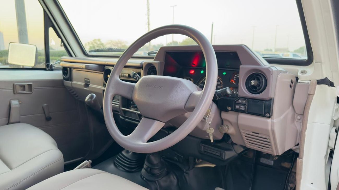 Toyota Land Cruiser Pick Up SINGLE CABIN | MANUAL TRANSMISSION | 4.2L DIESEL ENGINE | BULL BAR