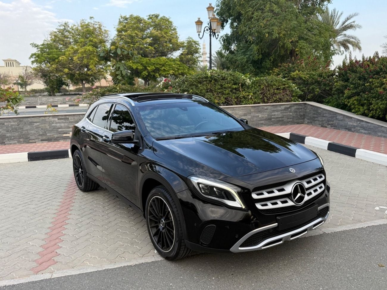 Mercedes-Benz GLA 250 Std 2.0L (208 HP)