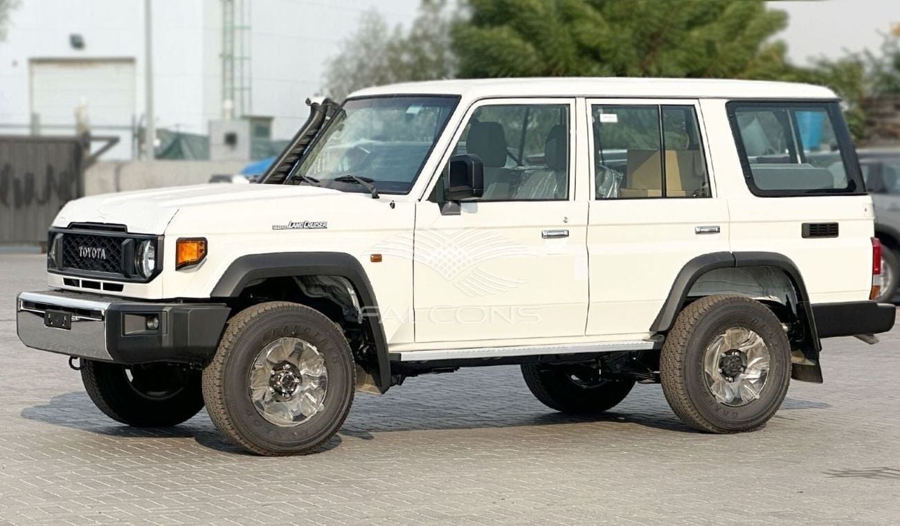 Toyota Land Cruiser 70 Toyota/LC76 DSL 2.8L AT/000D0 4X4 DELUXE. 9 seater