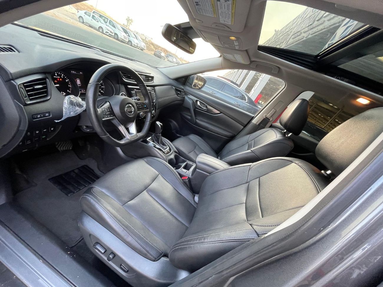 نيسان روج بلاتينيوم / أعلى المواصفات / بانوراما  / كاميرا 360 / 750 درهم شهريا