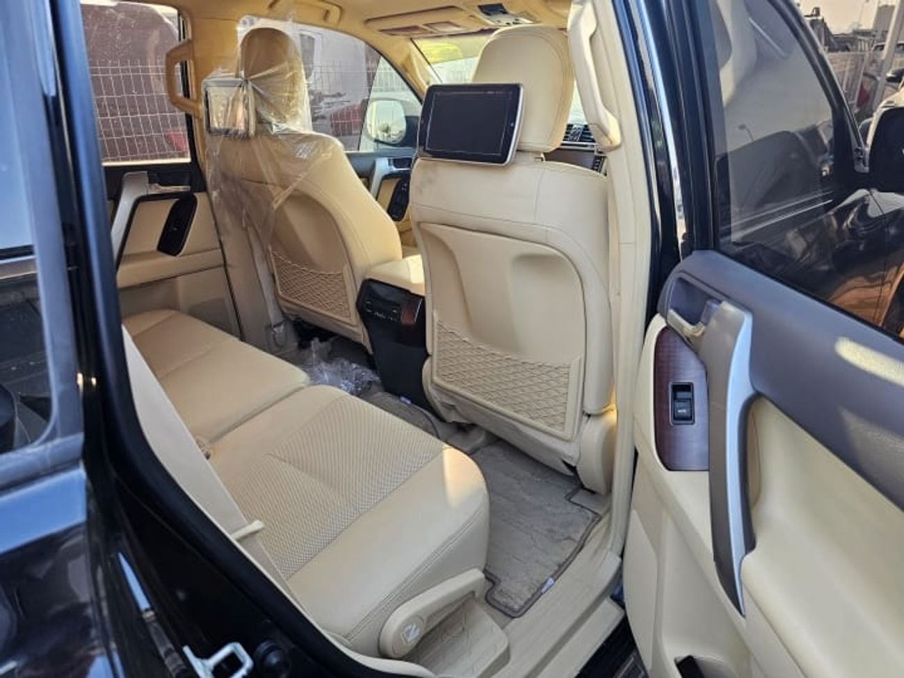 Toyota Prado VXR 4.0L 4WD LHD-GCC SPECS-Automatic-petrol-6 Cylinders-7 Seats-5 Doors