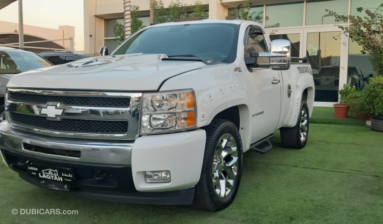 Chevrolet Silverado Gulf white / black color Electric chair - screen - cruise control - alloy wheels - remote control fo