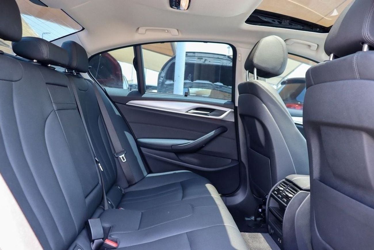 بي أم دبليو 520i Std 2.0L BMW 520i Black Edition/ GCC / 2020 / First Owner original Paint