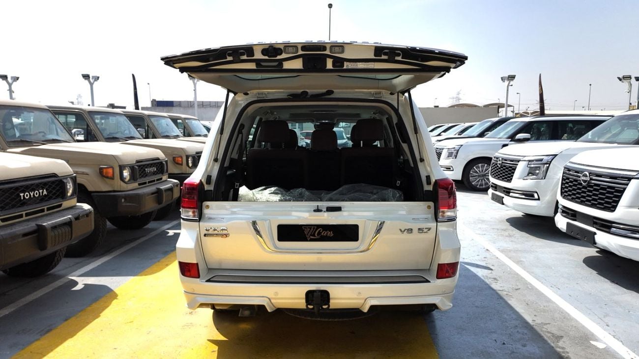 Toyota Land Cruiser VXR 5.7L 4WD TOYOTA LAND CRUISER VXR GRAND TOURING S 5.7L 4WD
