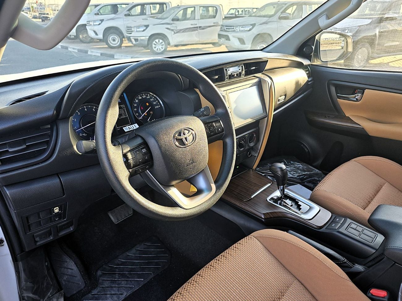 Toyota Fortuner Toyota Fortuner 2.7l Petrol A/T  RWD SUV Gcc 5Doors White Color 2026 Model