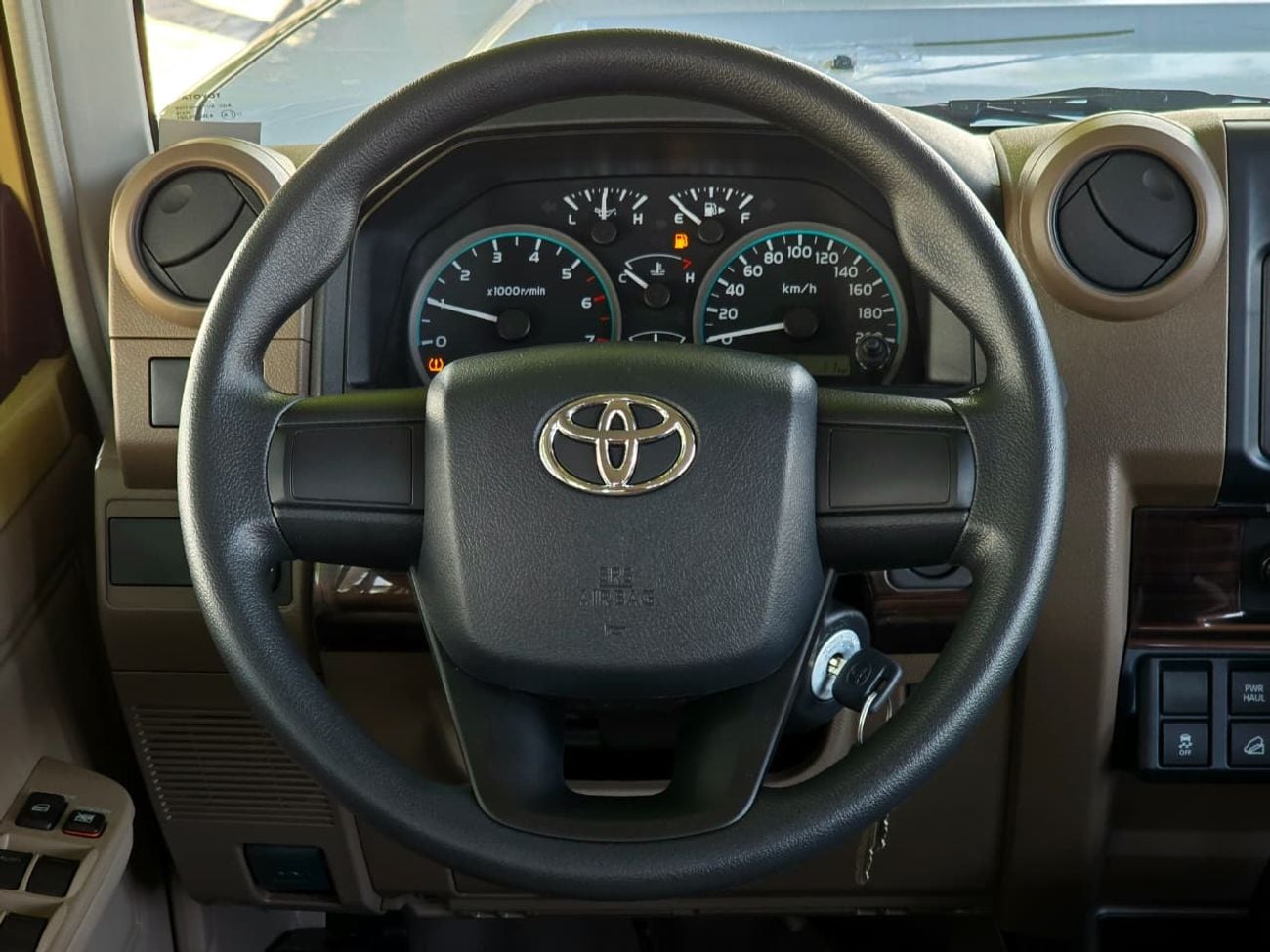 Toyota Land Cruiser Pick Up Toyota Land Cruiser LC79 DC 4.0 AT 2025 basic GCC