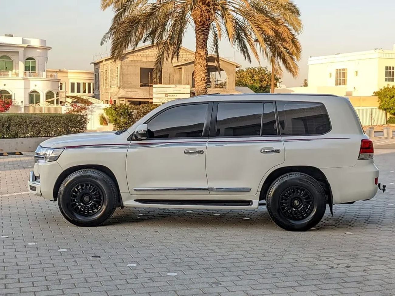Toyota Land Cruiser FACELIFTED VXR GCC IN EXCELLENT CONDITION