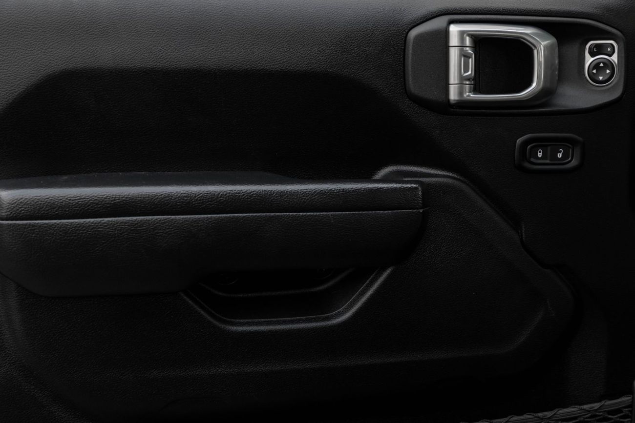 Jeep Gladiator Sport | 2,937 P.M  | 0% Downpayment | Perfect Condition!