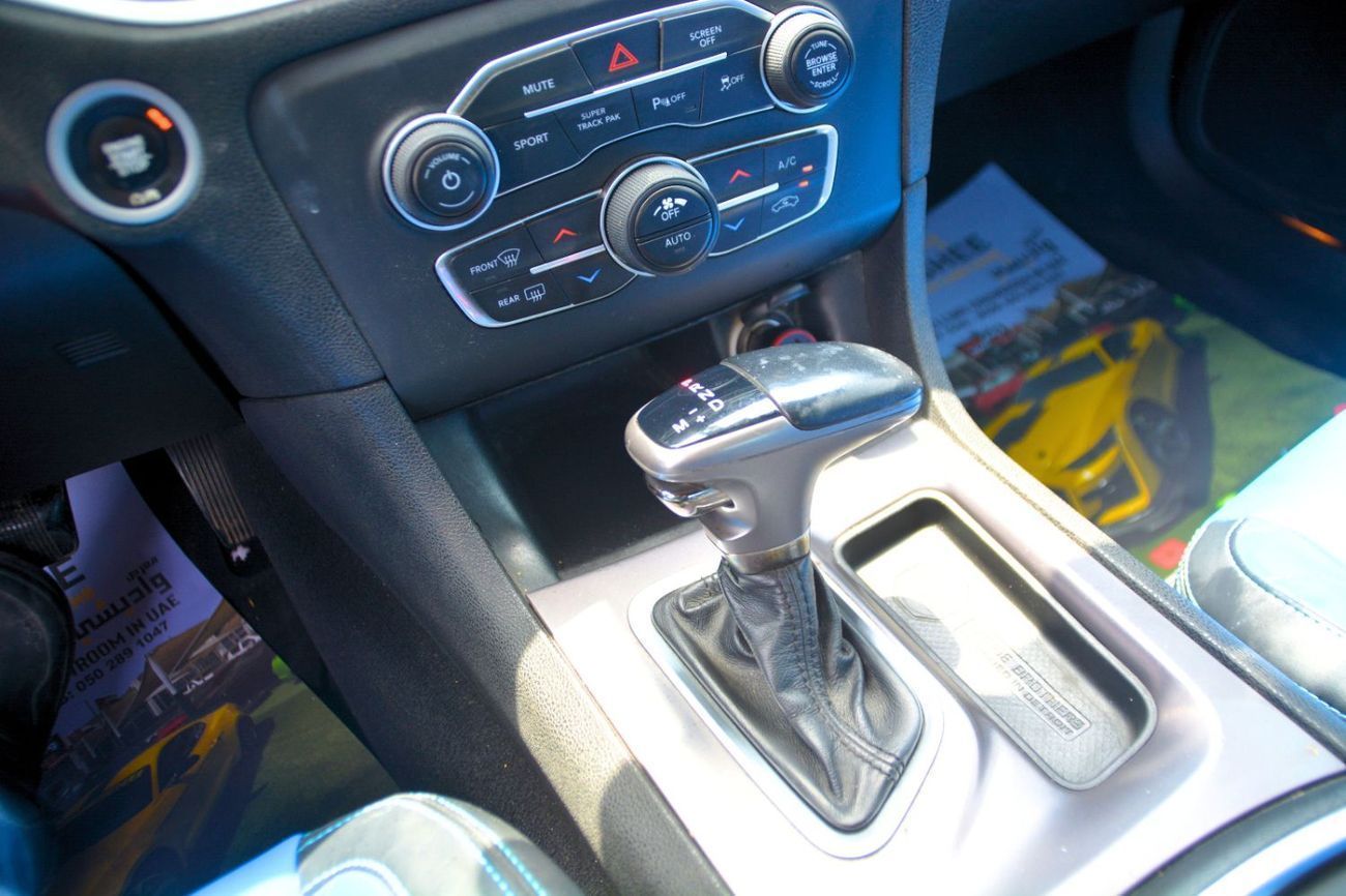 Dodge Charger GT 3.6L CHARGER WITH PADEL SHIFTERS AND BIG SCREEN