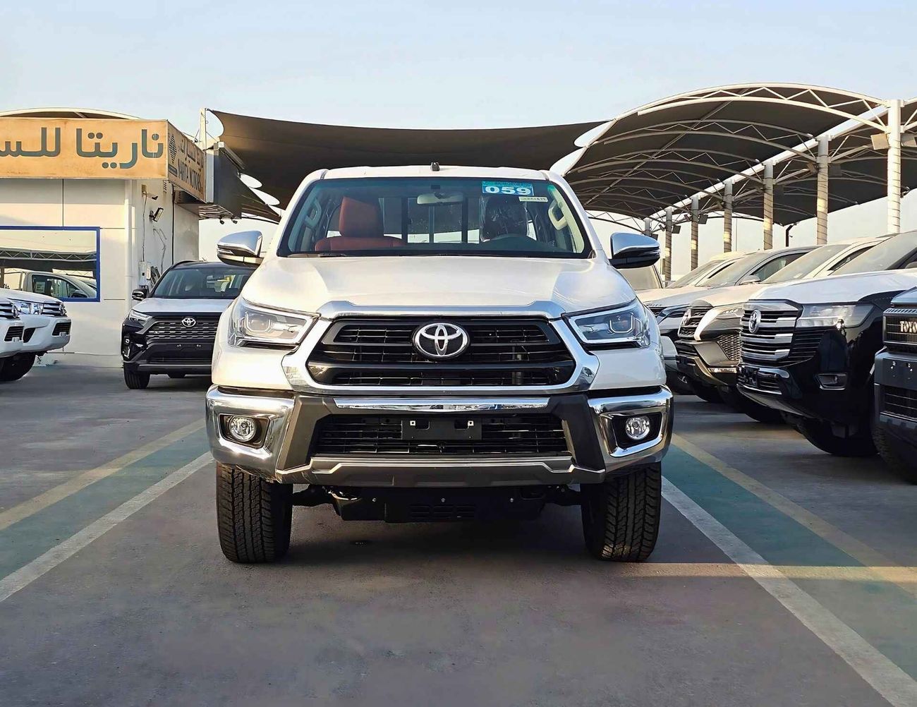 تويوتا هيلوكس GLXS-G SR5 | DOUBLE CABIN | A/T | 2.7L V4 PETROL | 4WD (CODE # GLXS-G)