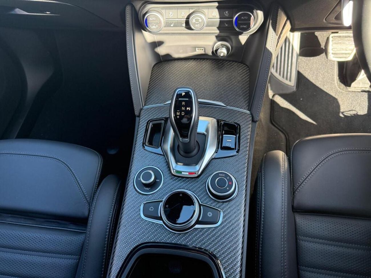 ألفا روميو ستيلفيو 2.9 V6 Bi-Turbo Quadrifoglio Auto Q4 AWD Euro 6 (s/s) 5dr (export only ) Right hand Drive