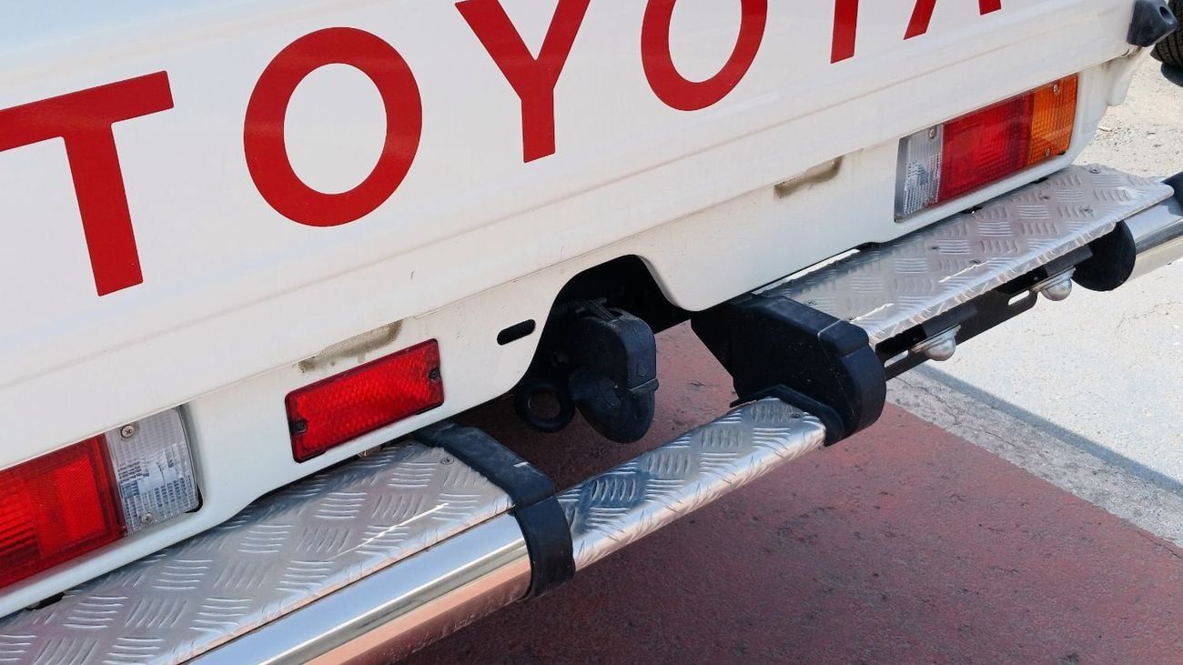 Toyota Land Cruiser Pick Up Toyota LC79 2.8L Diesel Manual SC Pickup 2025YM