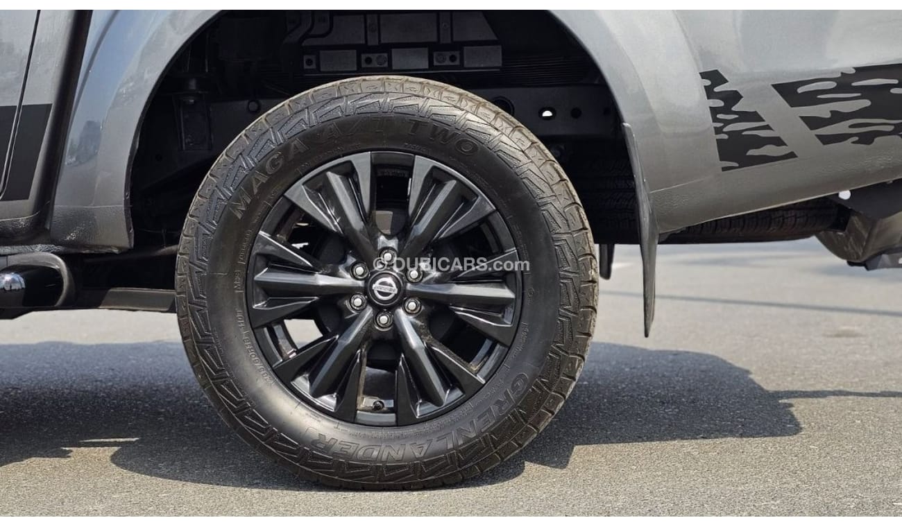 Nissan Navara SPORTS BAR WITH PROJECTED LIGHTS | RIGHT-HAND-DRIVE | TRAILER HITCH