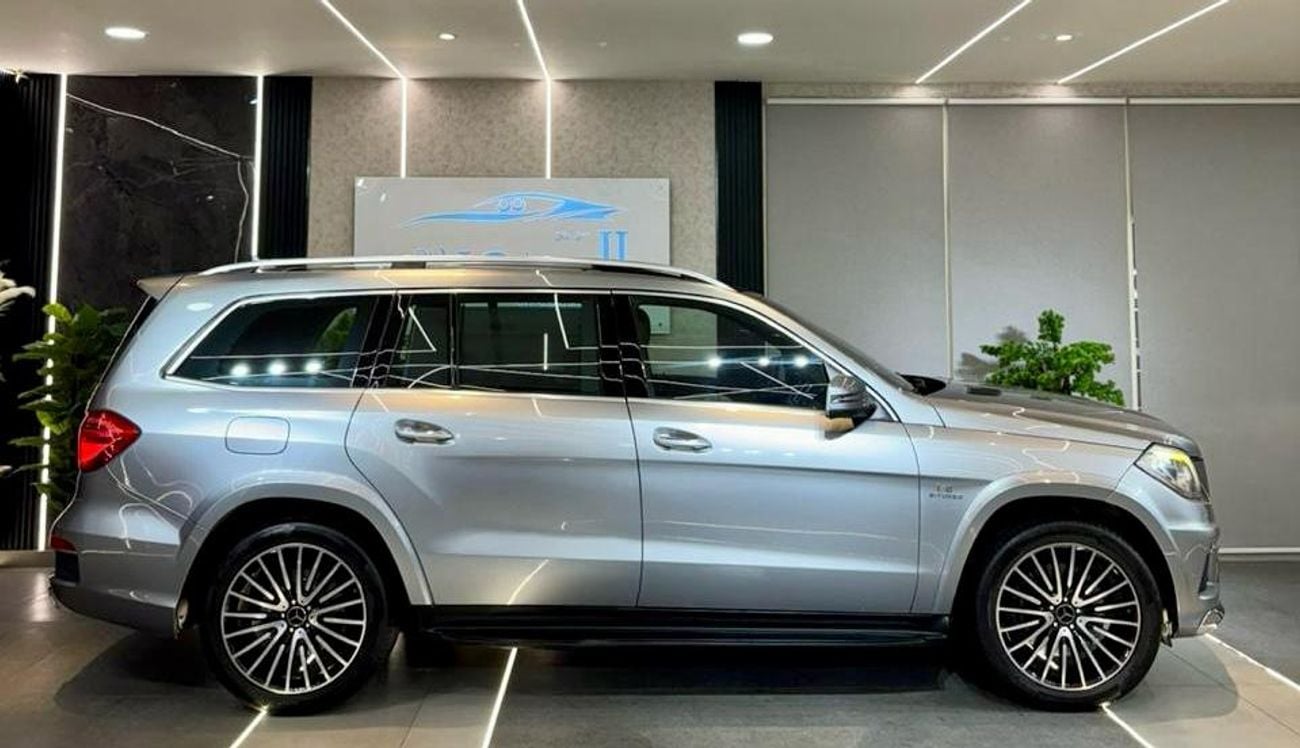 Mercedes-Benz GL 500 Std 4.7L BEAUTIFUL MERCEDES GL500 V8 || TOP RANGE || ACCIDENTS FREE || GCC || 7 SEATS || LIKE NEW