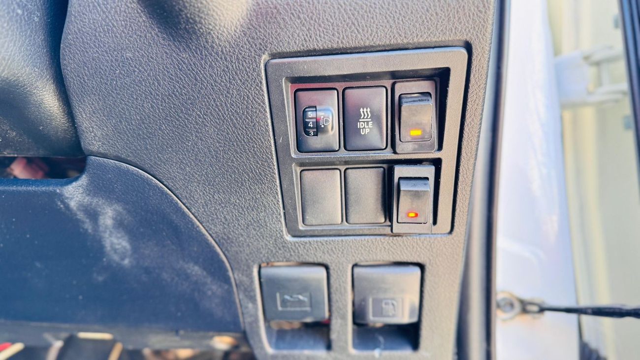 تويوتا هيلوكس DOUBLE CABIN | RHD | 2.8L DIESEL ENGINE | MANUAL TRANSMISSION | JAF0189