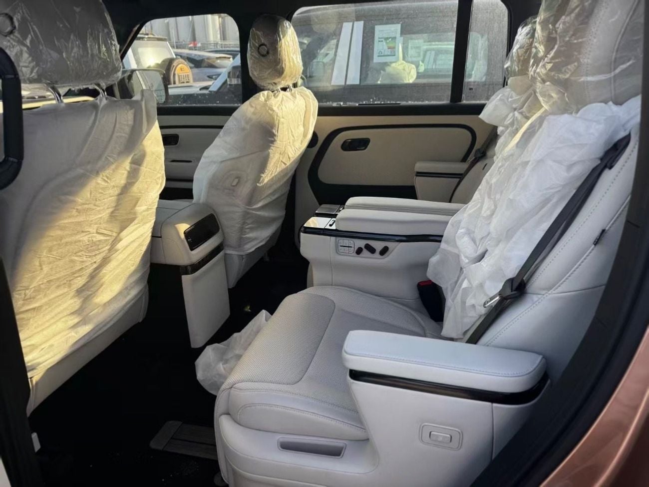 روكس أداماس adamas 6seater gold-white