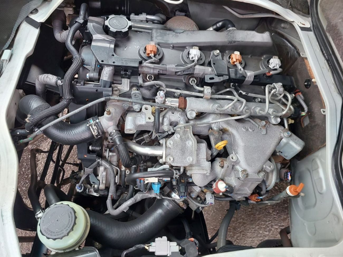 Toyota Hiace TOYOTA HIACE COMMUTER VAN RHD 2015 MODEL 3.0 L DIESEL AUTOMATIC(PM15106)