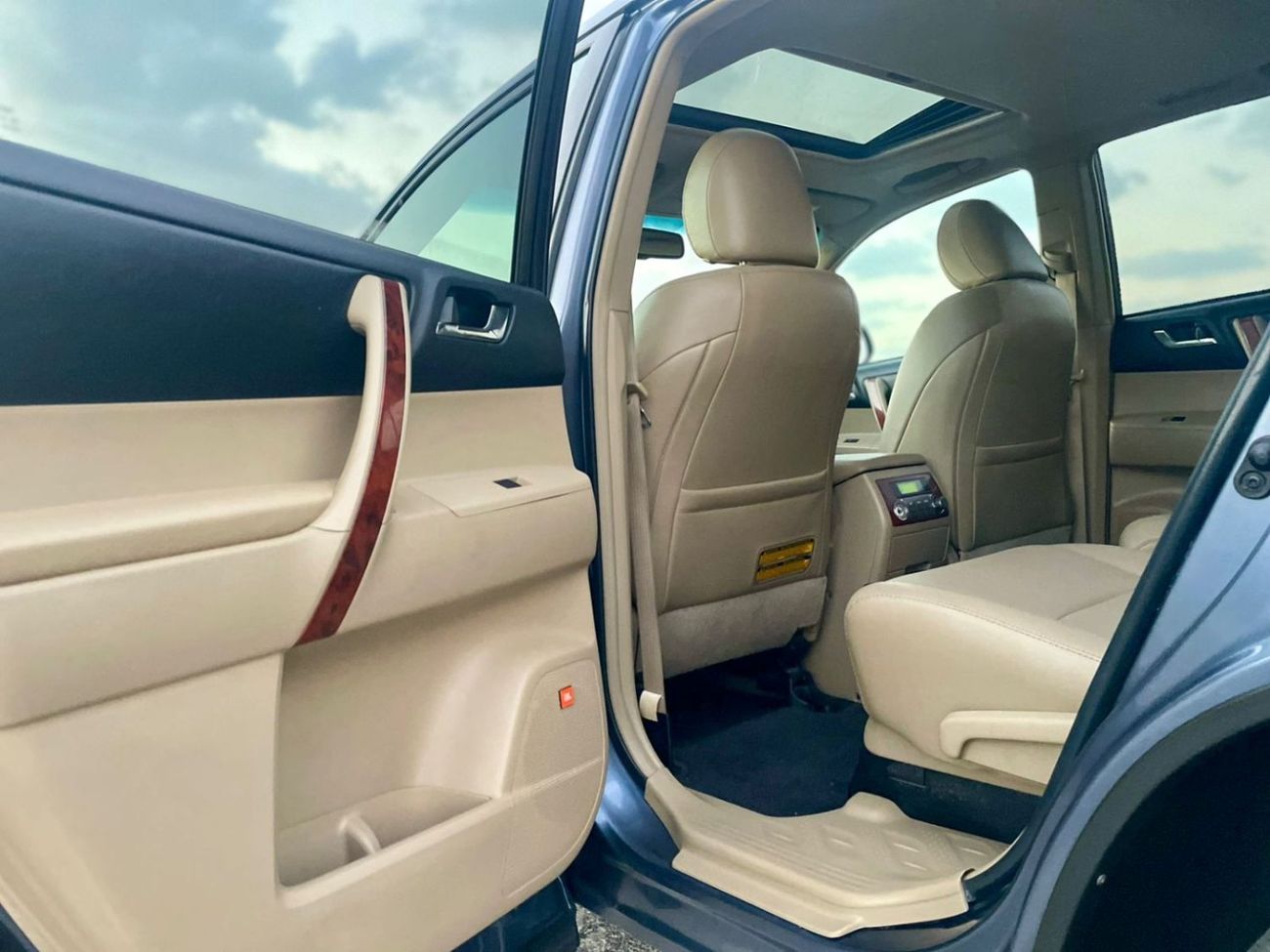 تويوتا هايلاندر 2012 Toyota Highlander Limited Edition Full Option - 3.5L V6 AWD 4x4 - 7 Seater Electric Seats 