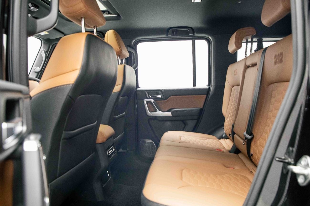 باو 212 T01 Adventurer 2.0L – Black Inside Brown