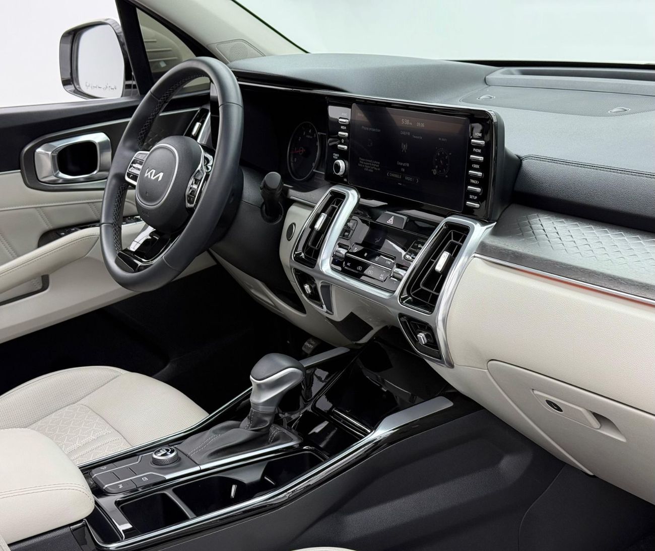 كيا سورينتو 2023 Kia Sorento DLX, 2028 Kia Warranty, Full Kia Service History, 7 Seater, Very Low Km, GCC