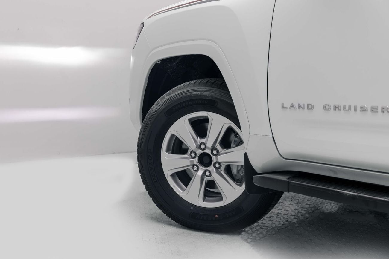 تويوتا لاند كروزر GXR Standard 3.5L - White Pearl Inside Black | Export Only