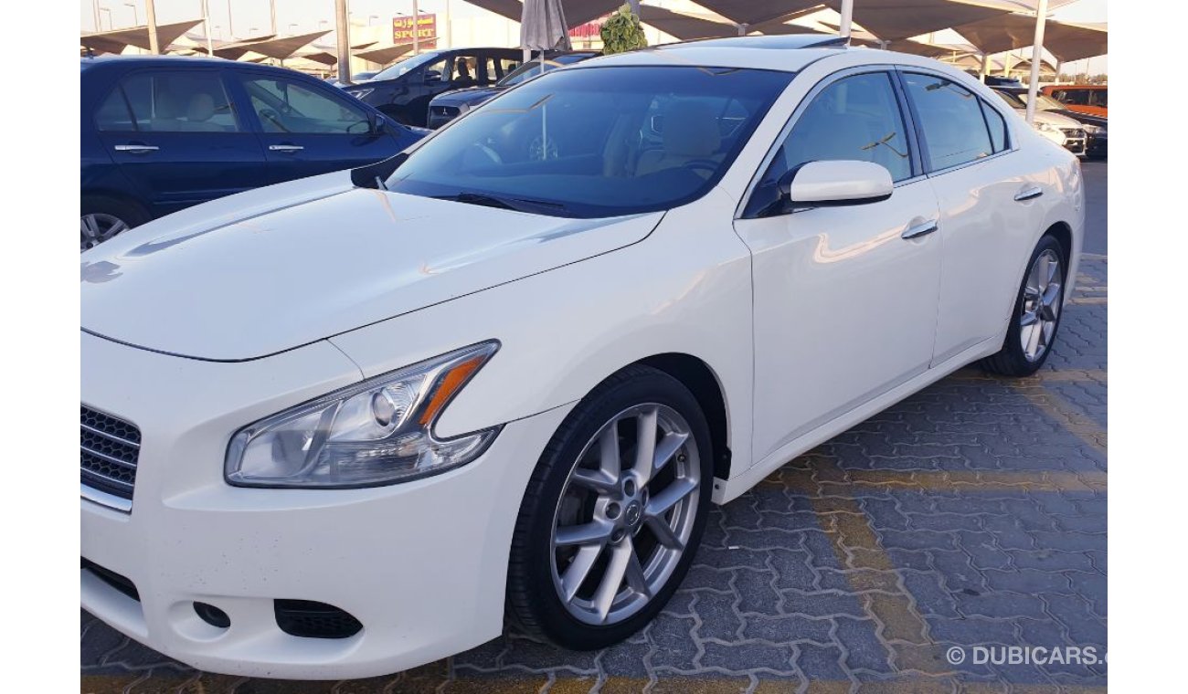 Nissan Maxima Excellent condition, you do not need any clean expenses inside and out