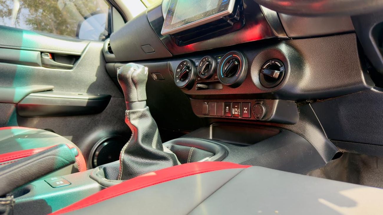 Toyota Hilux 2018| 2.8L DIESEL ENGINE | MT | RHD | HEAVY BULL BAR | AIR SNORKEL | DUAL BULL BAR ANTENNA | BONNET